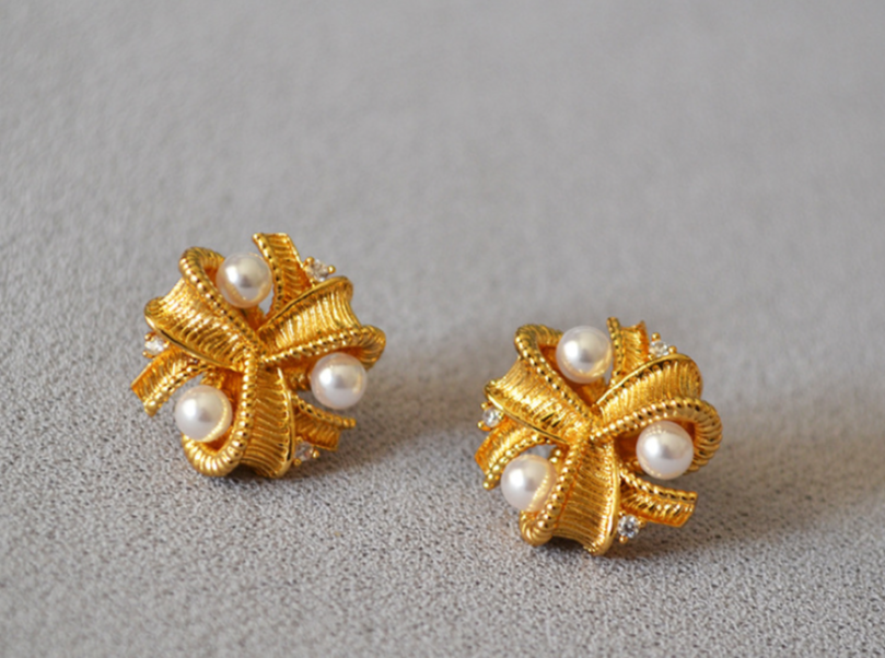 Round Pearl Earrings